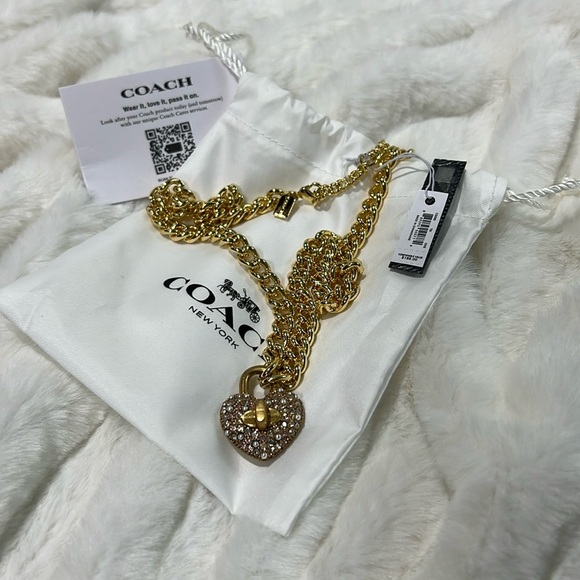 ❄️ New RARE Coach Rhinestone Pink Heart Turnlock Pave’ Gold Link Necklace - Picture 2 of 6